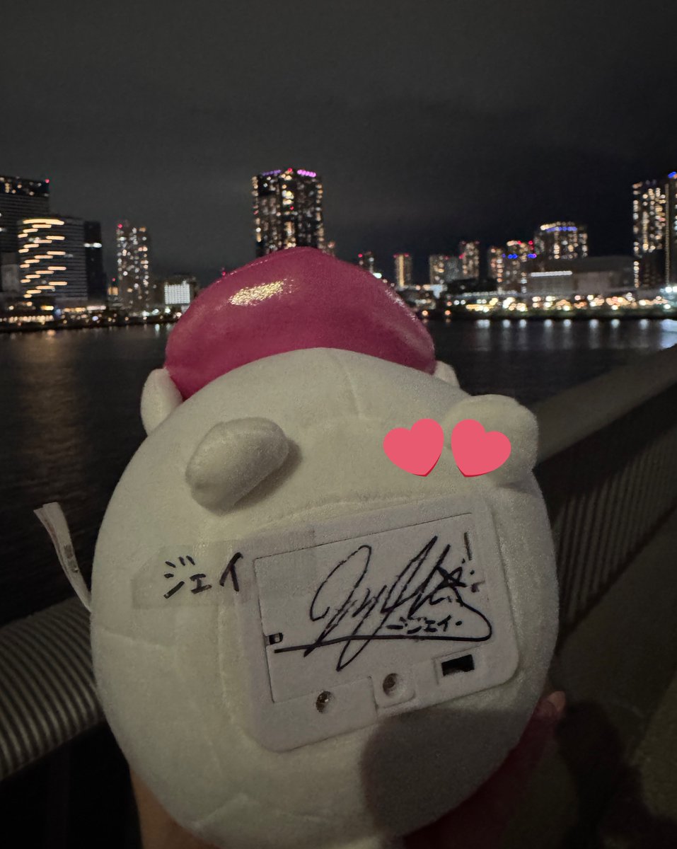 ojemaruchang's tweet photo. 当たって嬉しいけど悲しい😢
録音の声消えちゃって撮り直してもらったから「タータッタター♪」のやつじゃなくなった..😭マネージャー頑なに撮り直せないって言ってきたし..怖
あとハイタの時「ジェイの人形当たった!!」って伝えたけど、高速すぎて絶対伝わってなかったよね〜笑  ともかく有り難うー🫶 https://t.co/OMW1c4NiPm