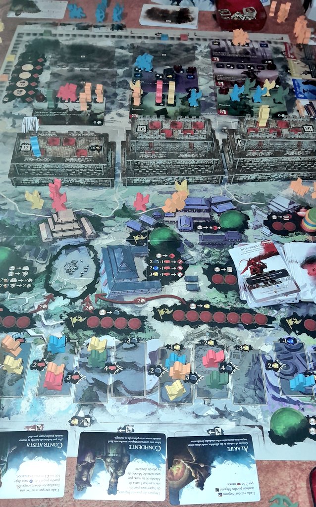 Pasamos la tarde con La Gran Muralla, juego donde hay que poner tus trabajadores, con mucha interacción y cosas a tener en cuenta. Excelente producción. Me gustó pero a 5 no lo recomiendo. <a href="/pablo_cazorla/">Pablo Cazorla</a> #juegosdemesa #boardgame #bgg