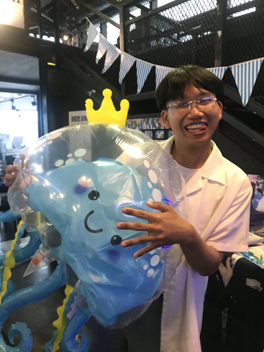 pengskiepengs's tweet photo. had the best sunday with filo sai!!! happy birthday jihoon baby ko!!!ππ₯°π«Ά
thank you once again, @twsproject42 !!! until next cse again!!β¨
Second CSE with 42s
#HaeppyJIHOONDay! πππ
#RythmAndWaves
#FlowWithJIHOON https://t.co/34gsSfQfxx