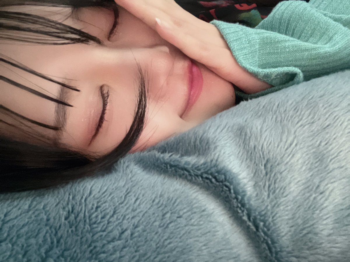 fujisawa_riko's tweet photo. おやしゅみ、まだ早いか https://t.co/ldxQmeezYn