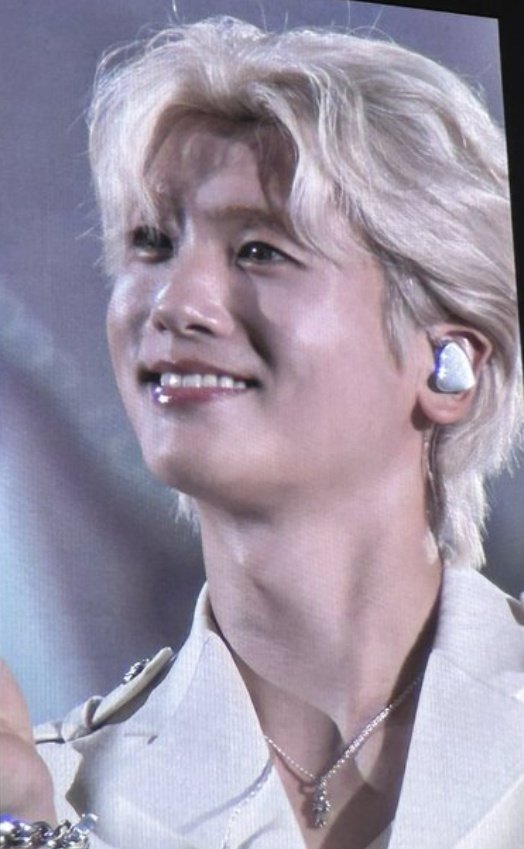 Somipop's tweet image. Seeing #parkhyungsik go blonde made me realize that a lot of k-actors don't die their hair such vibrant colors😭 I wonder why
#kactors #kdrama #Trending