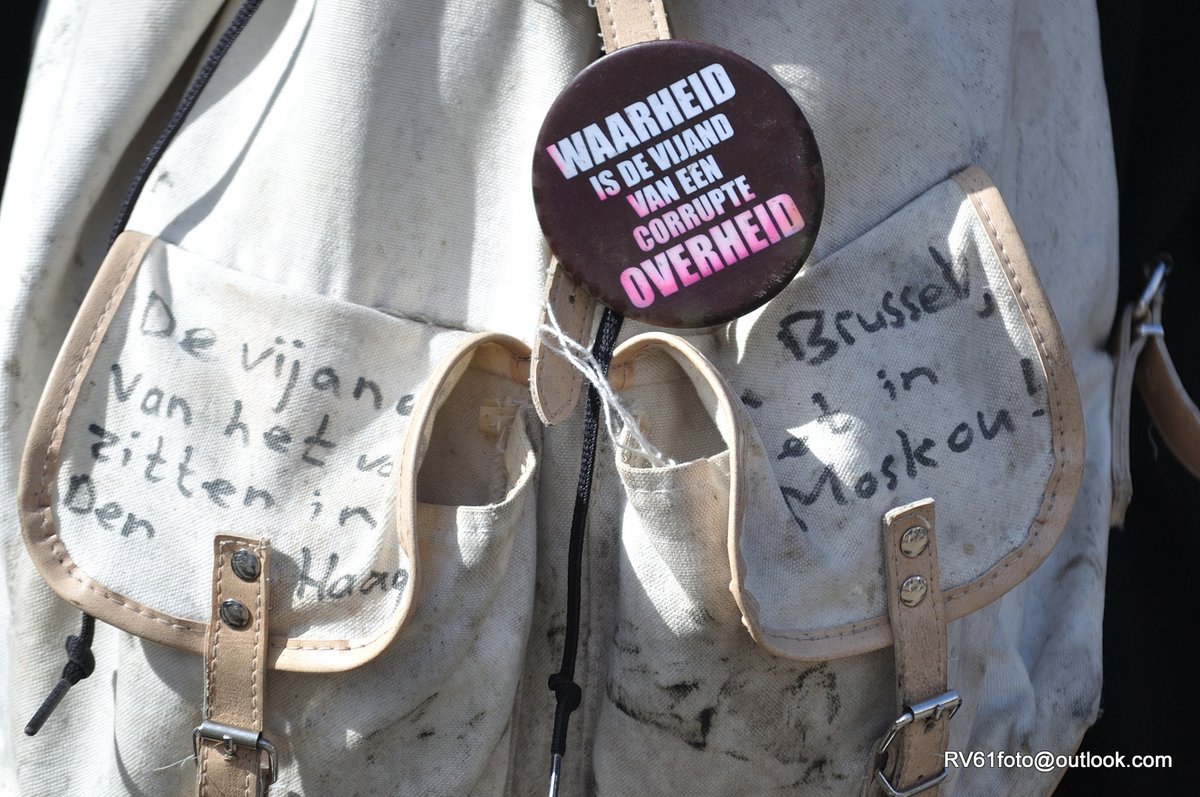 RV61FOTO's tweet photo. vrijheidsbehoud vereist weerbaarheid

vanaf de #Dam #vredesdemo

#Vrijheid
#NietOnzeOorlog
#NotOurWar
#Agenda2030
#DoNotComply
#houjerugrecht
#noCBDC
#steundeboeren
#coronamaatregelen
#disproportioneel
#debeleidsverantwoordelijkenhiervoorstraksnietvergeten https://t.co/t2SFHJtERo