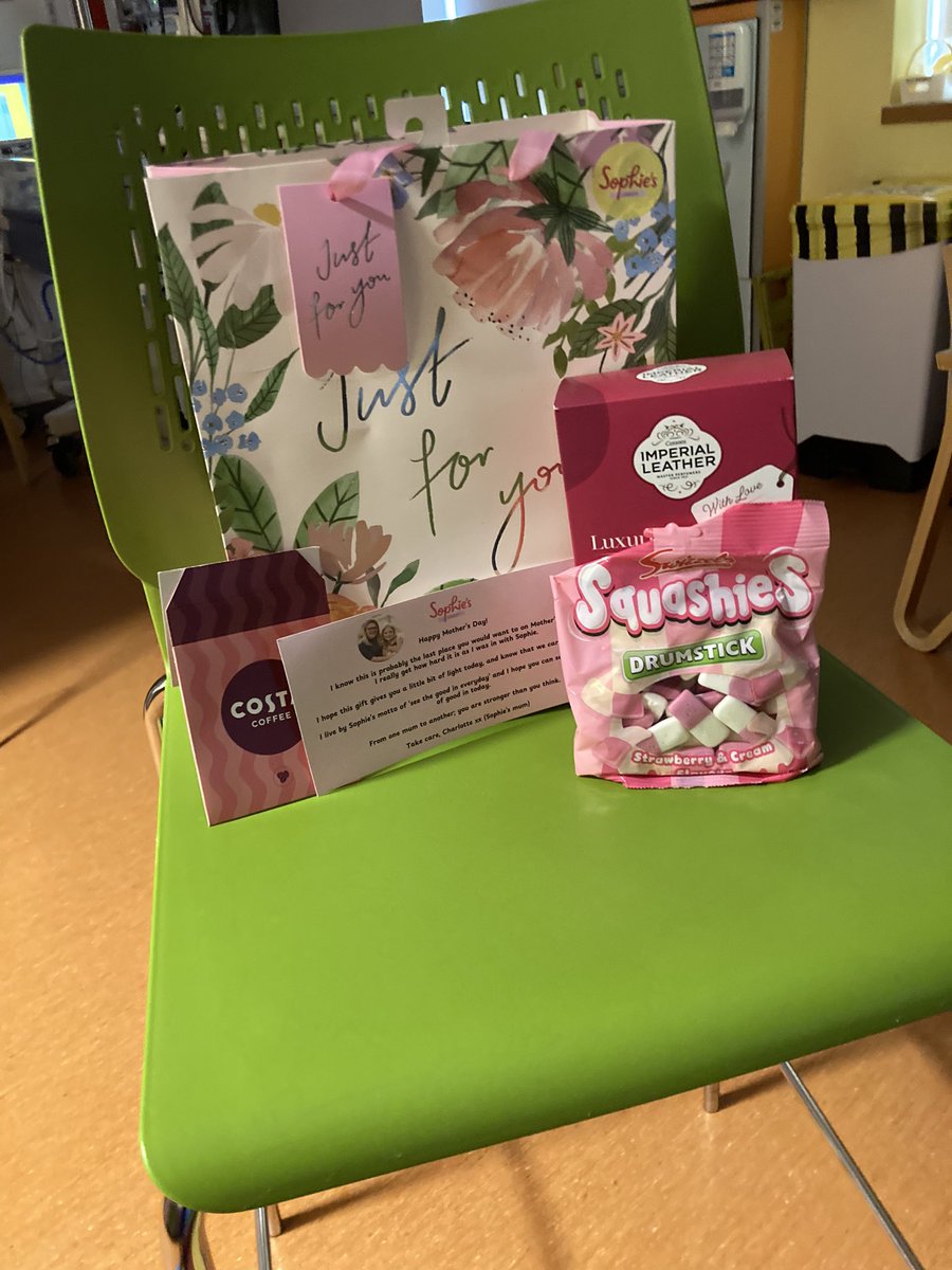 UHS_Neonates's tweet image. Thank you @Sophieslegacy10 for the Mother day gift bags to the mummies on the Neonatal Unit at Southampton. #firstmothersday @SotonChildHosp @UHSFT @Sophieslegacy10