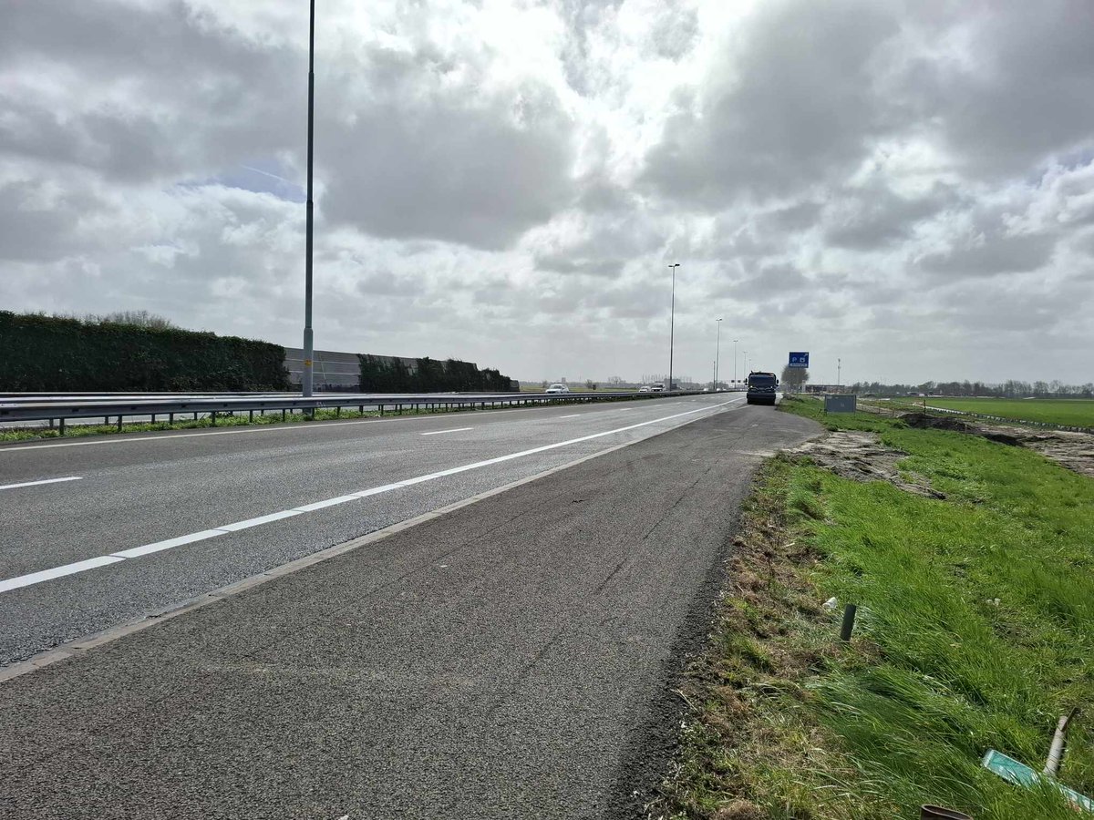merwedebruga27's tweet photo. 📸🚧🅰️2️⃣7️⃣🚧📸| Beeld van de werkzaamheden aan de #A27 thv #Meerkerk en verzorgingsplaats #Scheiwijk.
Bedankt voor de foto's Thijs Neve https://t.co/ITnc14i6hR