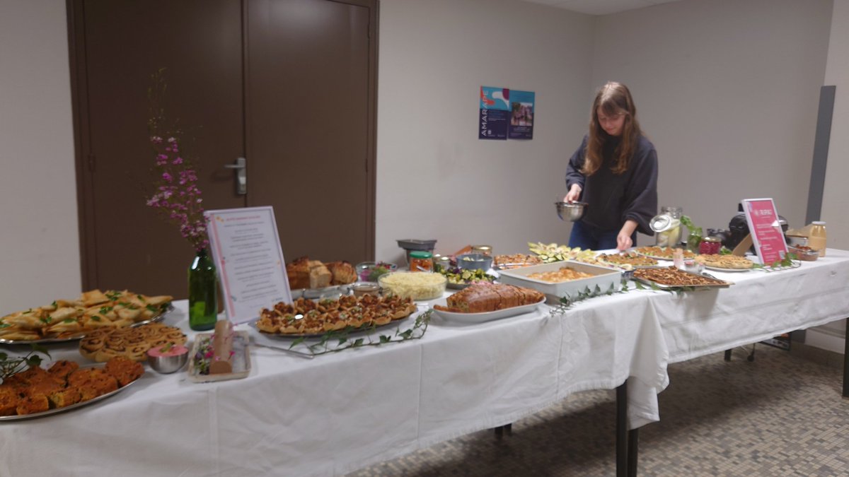 AssocAmarape's tweet photo. @glehenolivier @CHUdeLyon @fdmaladiesrares @ISSPP1 @PMPSurvivor #AG2025 #AMARAPE un grand merci à l'association #ripai pour le très beau buffet faisant découvrir aux membres de l'@AssocAmarape de nouvelles saveurs gourmandes dans un souci de réduction de l'empreinte carbone 
#santé #cancer #maladiesrares https://t.co/SJPKcO9SfW