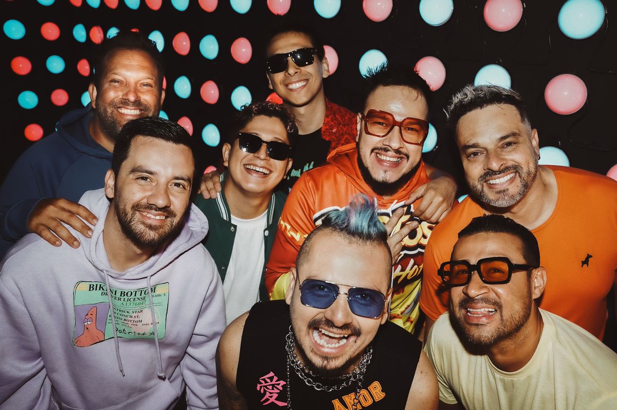 Los Ajenos tweet media