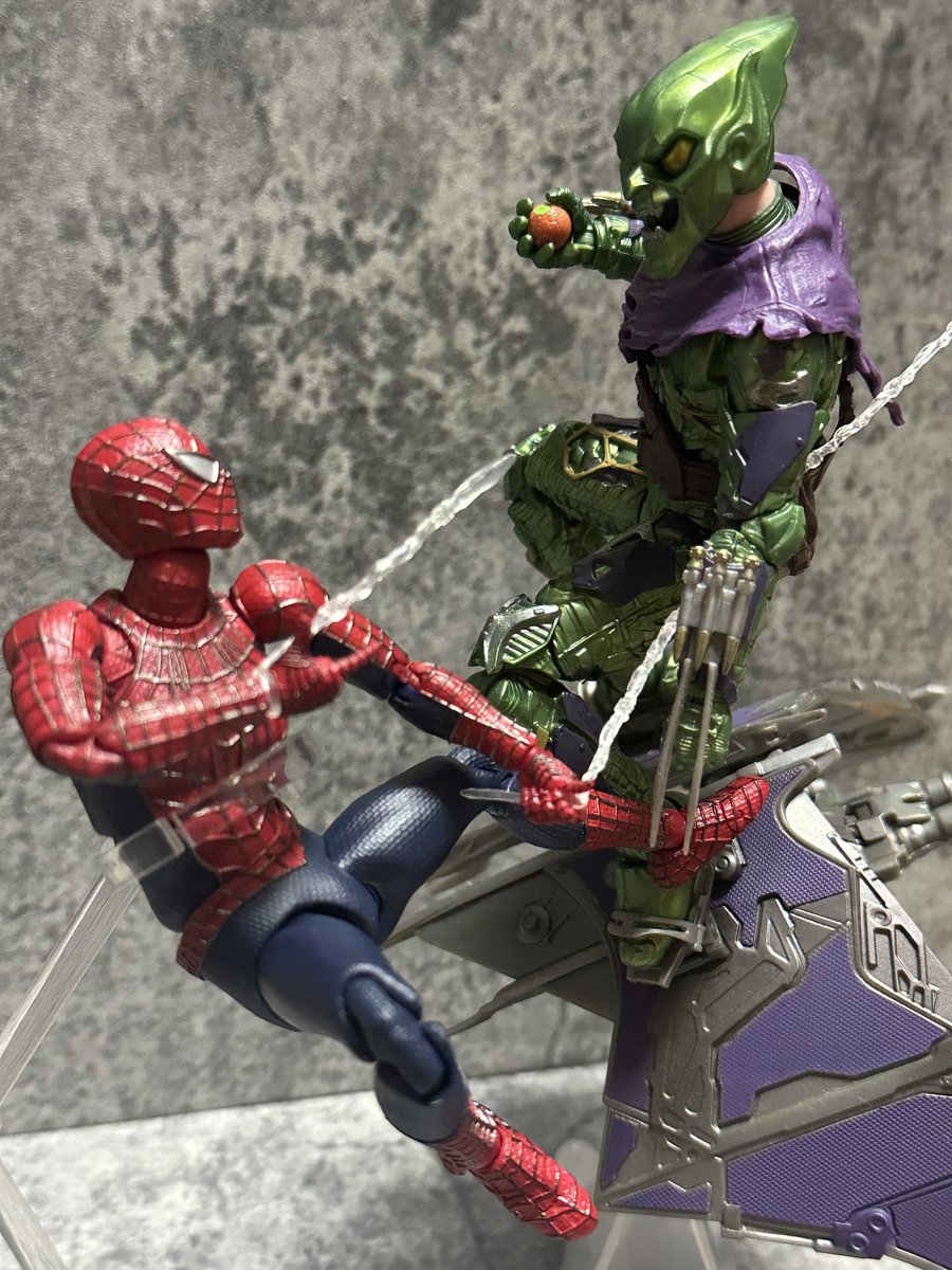 MAFEXのトビー・マグワイア版スパイダーマンいじってて超楽しいいいい🕸🎃