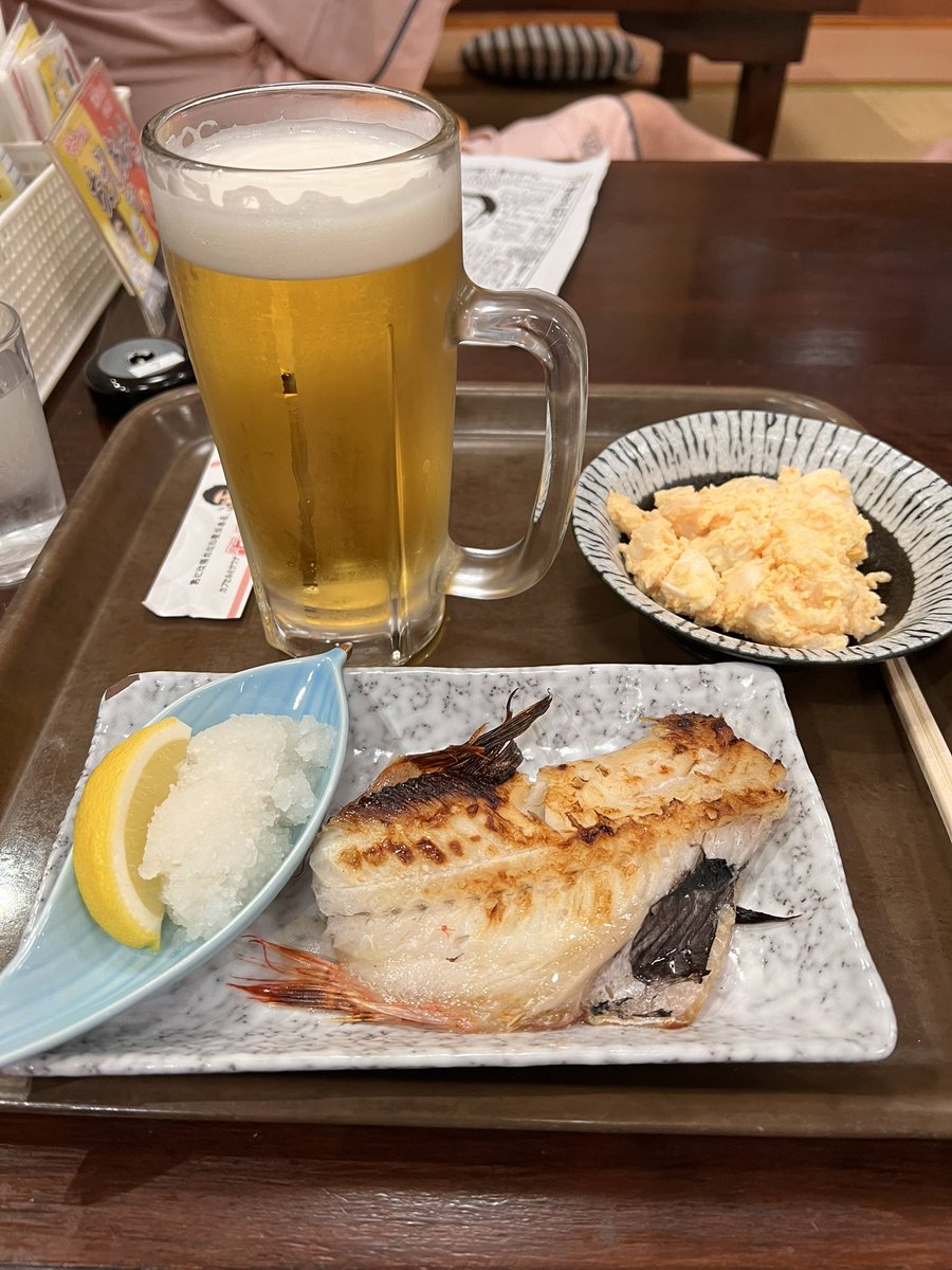 赤エビ塩焼き頼んだら、何かの焼き魚きた