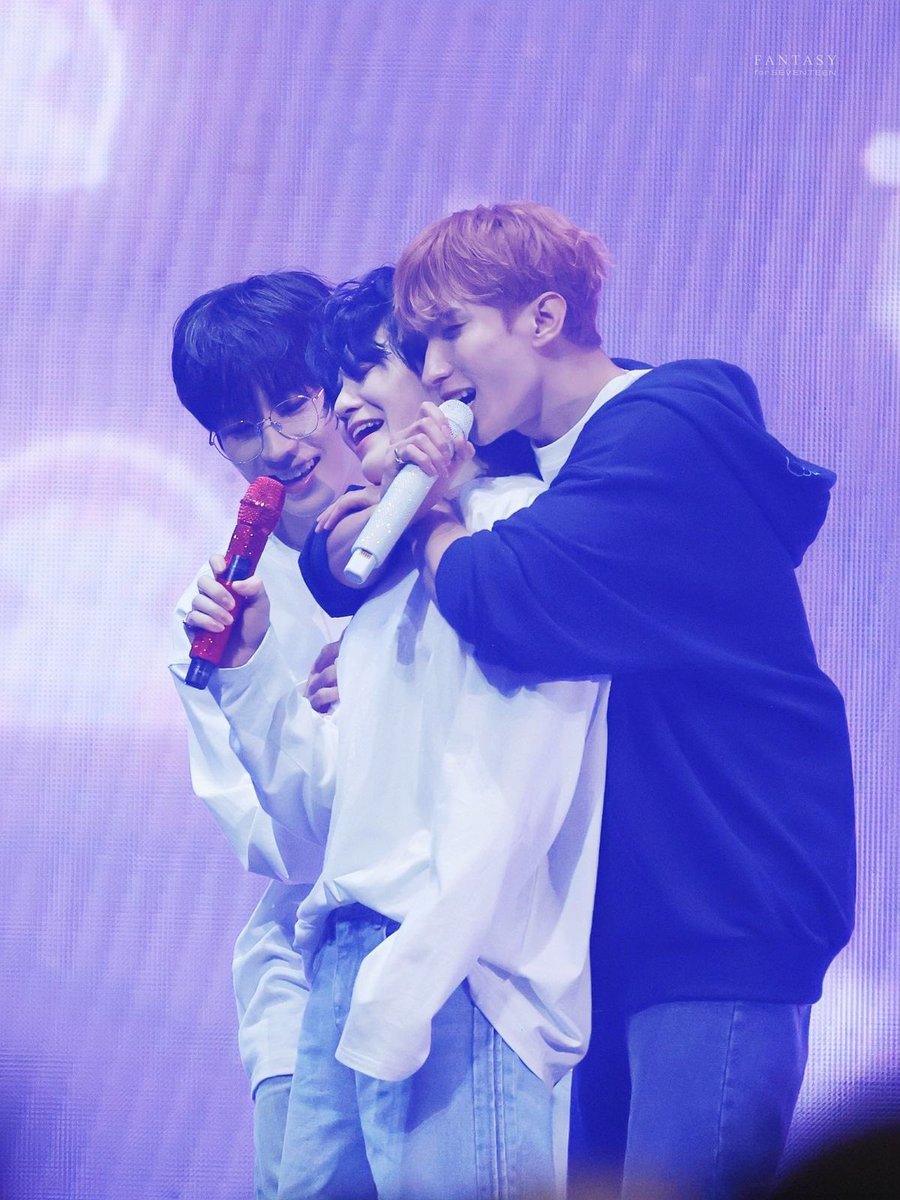 지훈이 뿌앵하고 우는거 맘이 너무 아픈데 너무 귀여움…미치겟다 진차