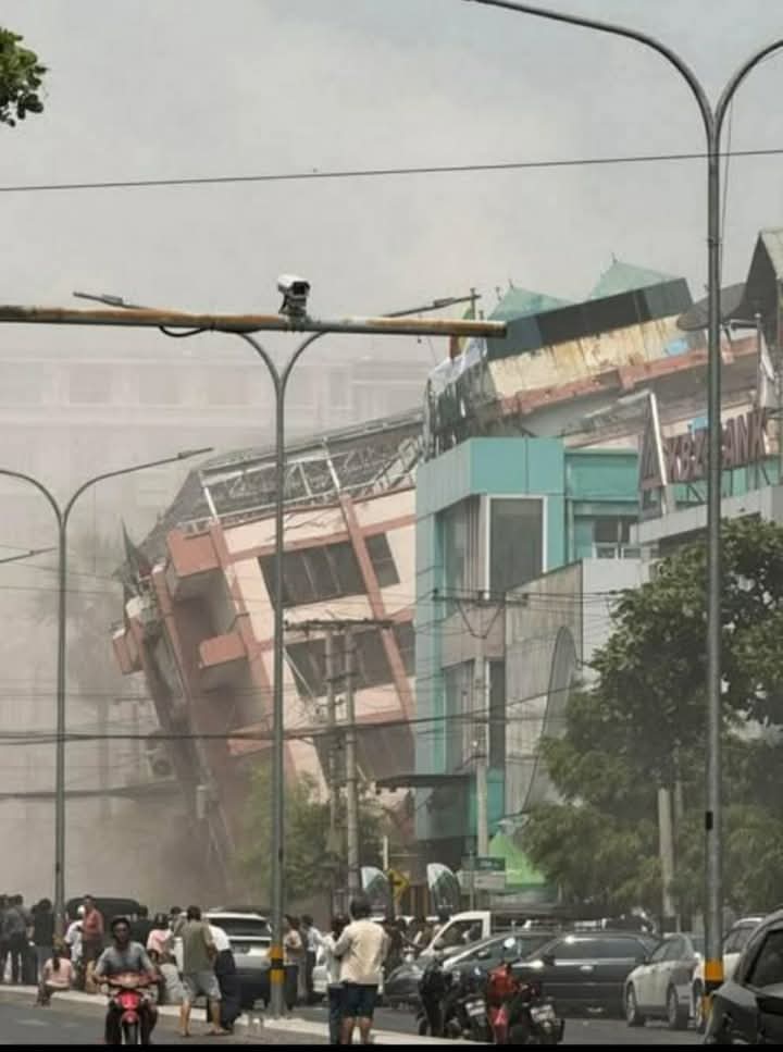 Casualties include 1,790 in Mandalay Region (including Mandalay City), 402 in Naypyitaw Council Territory, 79 in Southern Shan State, 314 in Sagaing Region (including Sagaing City), and 35 in Bago Region.
#WhatsHappeningInMyanmar
#MyanmarEarthquake
#HelpMyanmarRecover