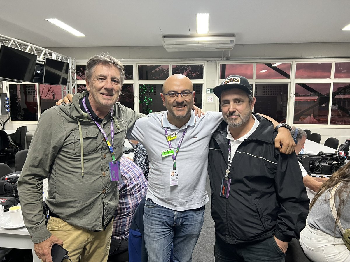 Uli querido: gracias por tu amistad, respeto y cariño. Aun no puedo creer que esto sea cierto. Tu partida me duele muchísimo y me estristece porque perdí a un gran hermano en el paddock. Descansa en paz. Mis condolencias para todo el equipo y familia

🙏 Nunca te olvidaré 🏁🏎️