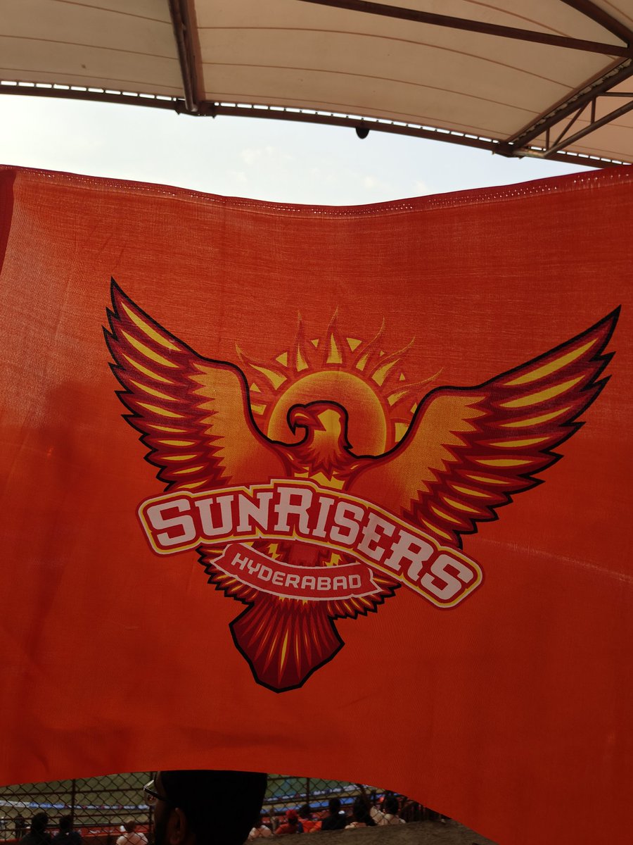 dinesh_prayakar's tweet photo. Table bottom lo unnapudu support chysina rojulu unnai...@SunRisers you made us proud last year.. And I definitely believe you come back stronger🧡 this season too.. We Rise and We fall together🥺
#Orangeforever https://t.co/7gIER9RvTe