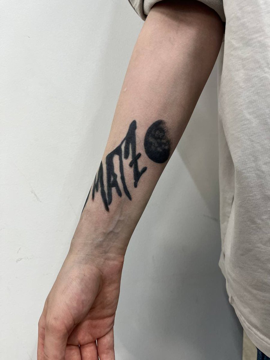 snakenapple's tweet image. Так ну э, я вообще сегодня завершил очередной пробег по этой планете, то есть, стал старше на год, то есть у меня день рождения! 👁️👄👁️
А еще я пытаюсь возвращаться в рисование и пытаюсь бить татухи, а как грица лучший подарок человеку который чет делает это репост его работ
Аьеь