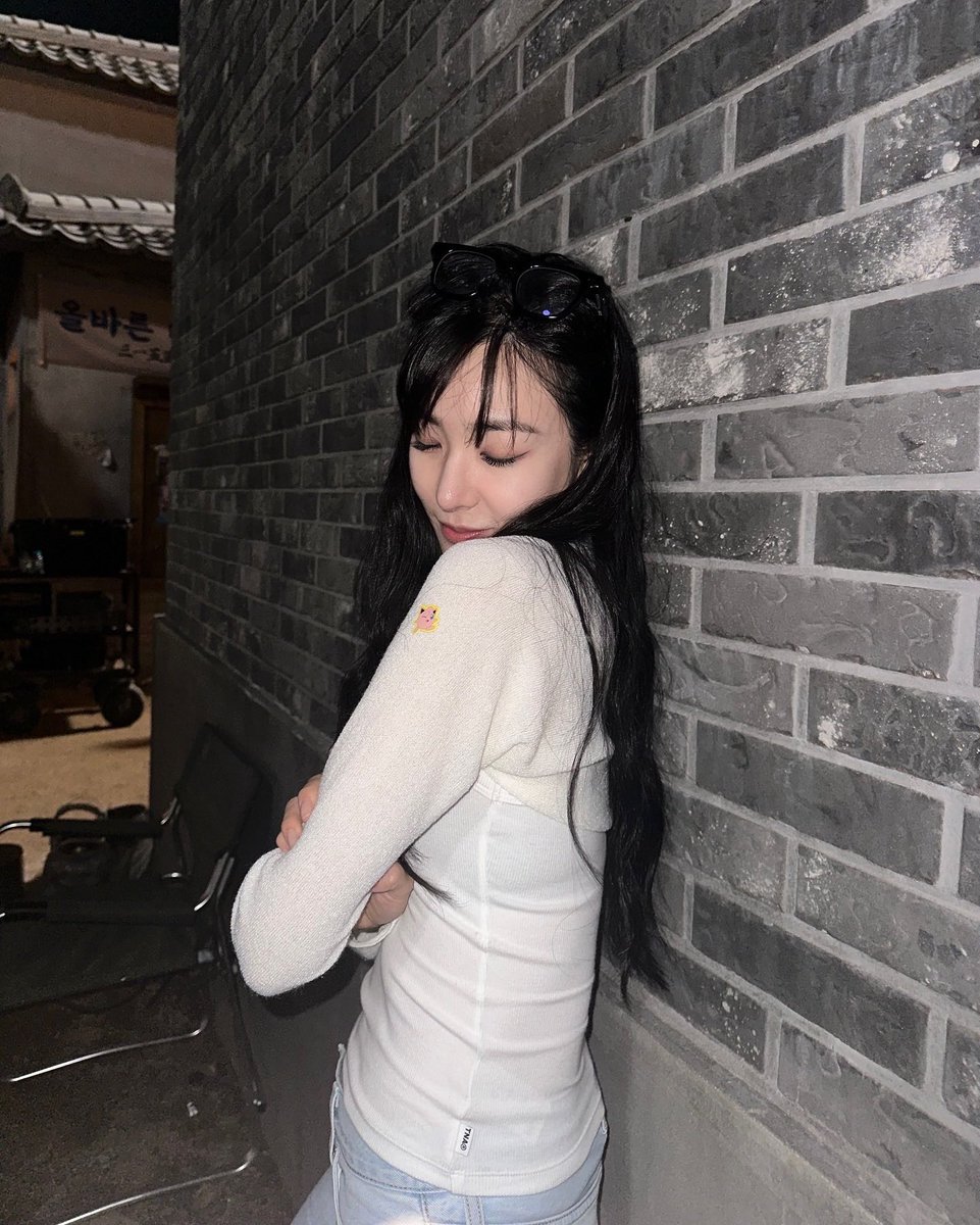 FadedMomot's tweet photo. @TheFadedPromise Hi, dengan Mody di sini! Sama seperti Mean, aku harap habis dari sini kalian bisa merasa lebih baik, ya. Untuk yang lukanya masih basah, semoga lekas membaik. Untuk yang pacaran, semoga kalian selalu langgeng! <3 Untuk yang HTS, semoga https://t.co/QeRkU5unTd