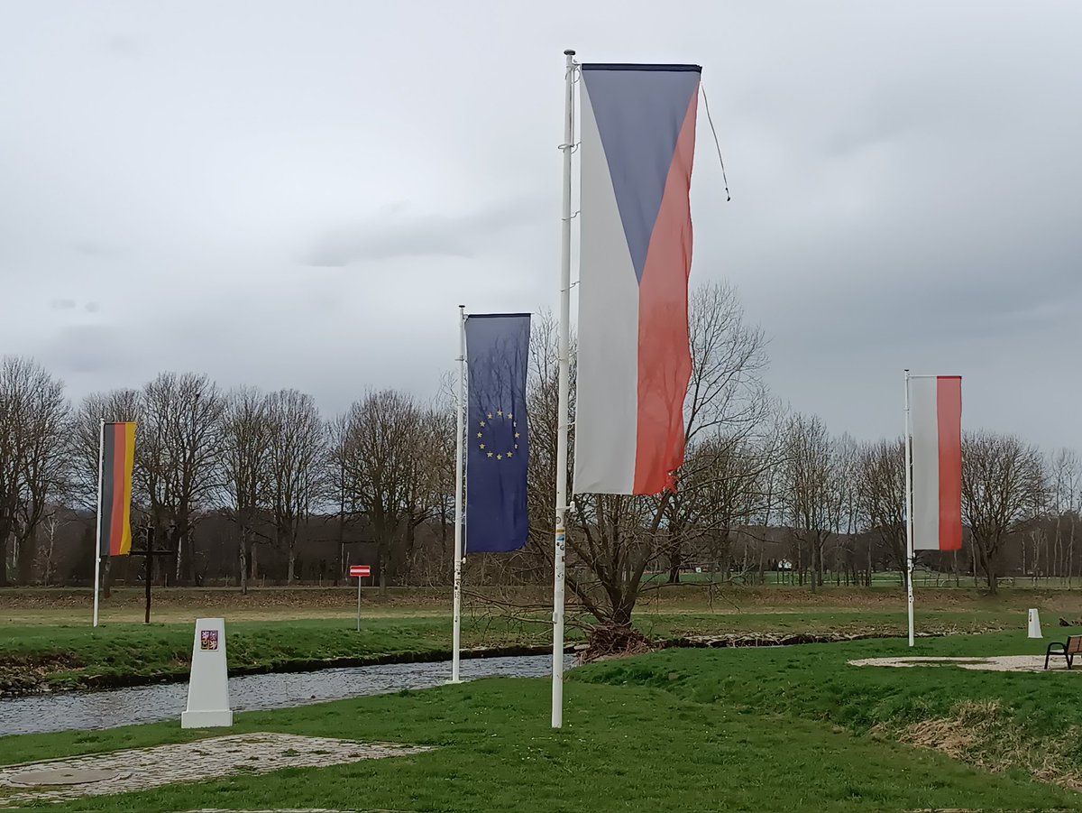 profnes's tweet image. At last, I captured the whole tri-state area!! 
(on the phone)