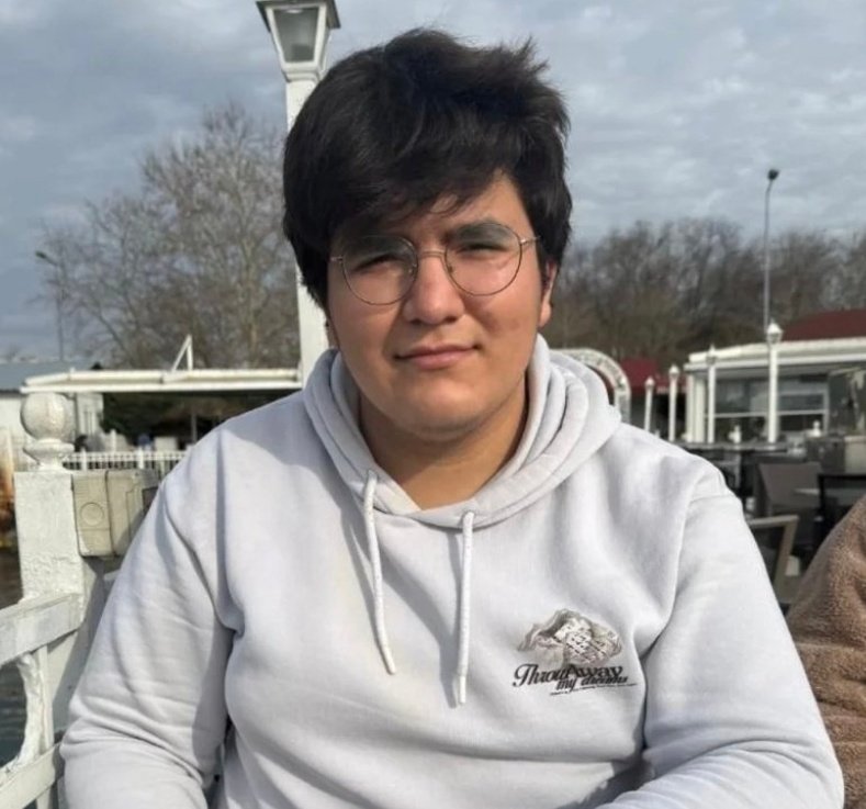 3 kişiyi işkenceyle boğarak öldüren Hizbullah üyesi Şehmus Alpsoy dün gece Tayyip'in özel izniyle salıverildi

/

18 yaşındaki YKS Türkiye 535. si Ömer Faruk Can sokağa çıktığı için tutuklu