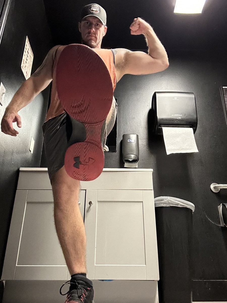 MasterAustin28's tweet image. These size 12s on your throat.. 😏

@rtAlphaFeet @RT4MastersBR2 @topalphamales @MastersOfX @iamsadbutitsk @diamond__here 
#alpha #footking #slave #worship #master #alphafeet #slavehunt