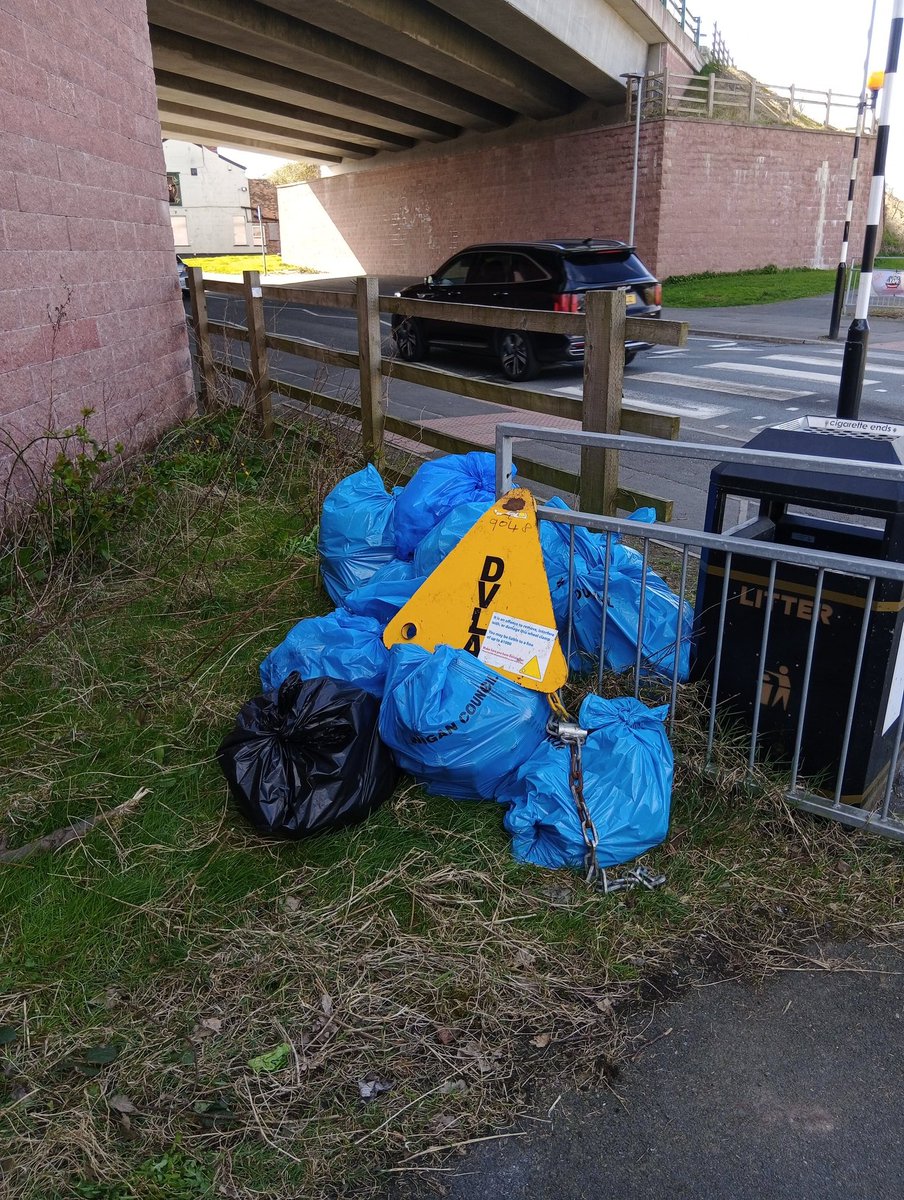 40 bags from 2 lakes and poolstock brook this morning.
Litterpick with <a href="/AnglingTrust/">Angling Trust</a> vbs, <a href="/unitedutilities/">United Utilities</a> river rangers and local litterpickers.