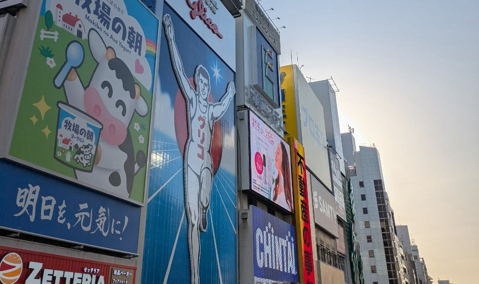 FactoryNovel's tweet photo. 期間が空いてしまいましたが、大阪旅行3日目です
3日目はみんなで住吉���社へお参りしてきました。住吉大社の近くのどら焼きが美味しくて🤤（by🌱）
そのあとは難波周辺を散策🚶
たこ焼き食べたりお土産買ったり。。それぞれやりたいことができたみたいで安心！

#Novel_Movie_Factory
#NMF合宿 https://t.co/JyJV2Gvbzw