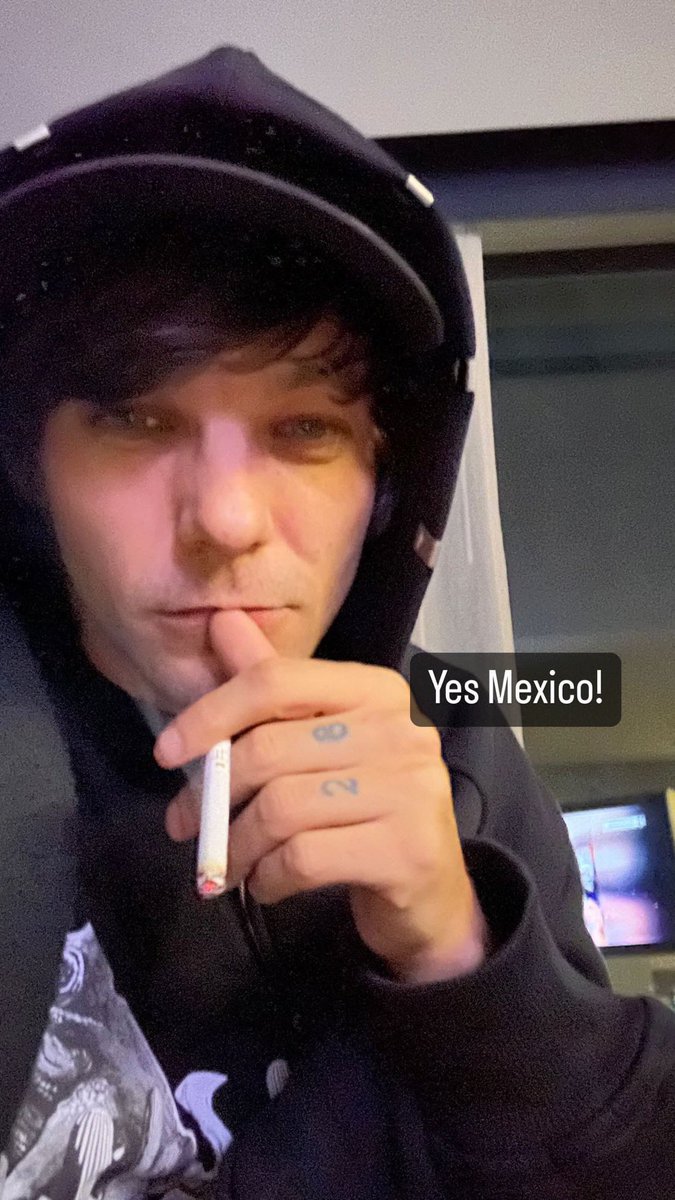 ✨ Saudades 

Há exatamente um ano, Louis chegava ao México e publicava esse Instagram Stories: “Yes México!” 
Pronto para subir ao palco do Tecate Pal Norte, seu primeiro festival no país! 💙