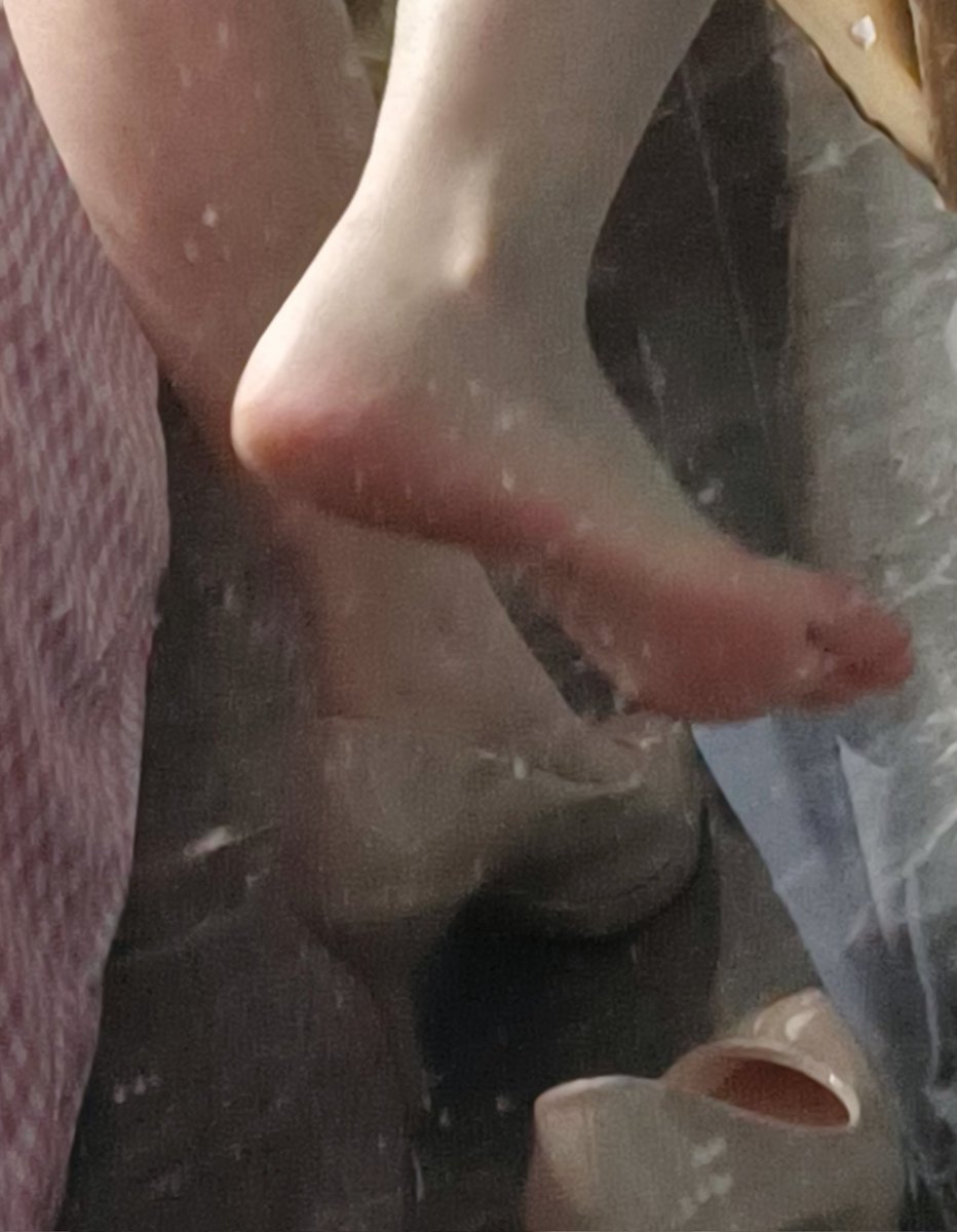 mg66669999's tweet photo. 臭狗还不快来帮妈妈洗洗脚 #脚底 #女s #四爱女攻 #反差 https://t.co/U20dznm81i