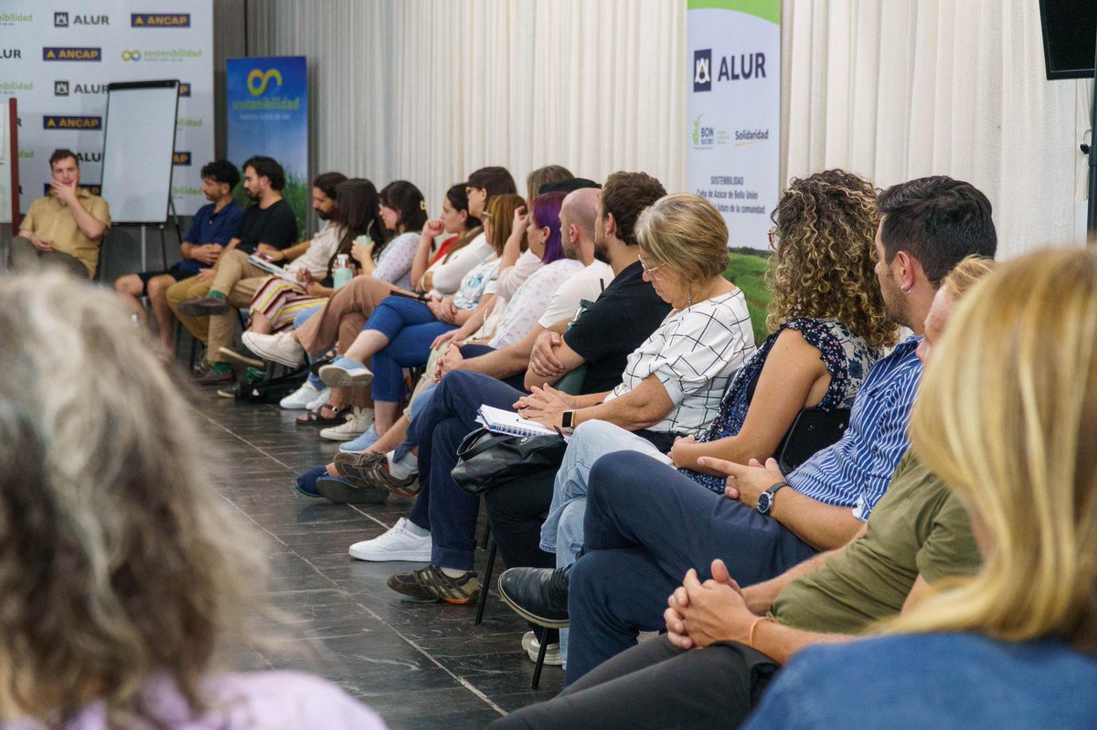 🇺🇾 Por el desarrollo de todas las comunidades de nuestro país: construcción del nuevo modelo de gestión territorial.

En Bella Unión las direcciones nacionales, regionales y departamentales del Ministerio de Desarrollo Social tuvieron su primera reunión de trabajo 💪🏽