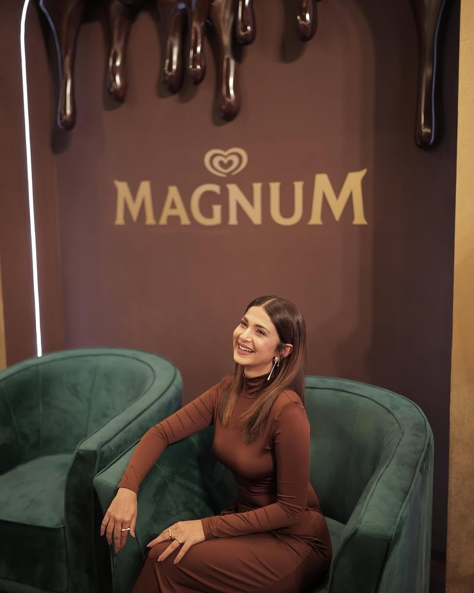 The smile that can light up an entire city🔆 #JenniferWinget
