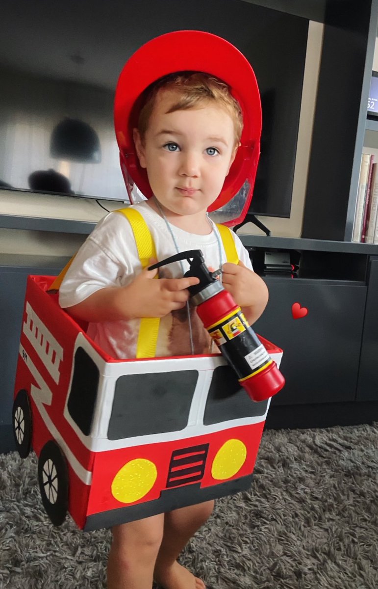 Buen día #EsteFinde <a href="/todonoticias/">TN - Todo Noticias</a> con mi nieto Fermin  Hoy BOMBERO!!!