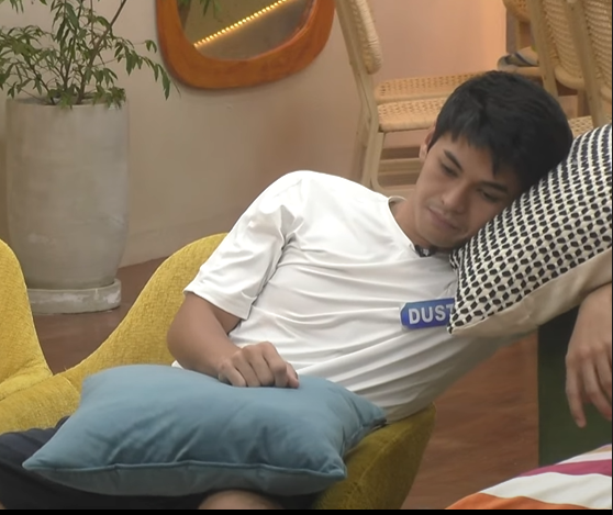 TrishaAm0168's tweet photo. Dustin w/  Kira   VS     Dustin w/out Kira

Ang hirap mong pagtanggol paps...
Sige lang pagkatorpe mo...

#KiraBalinger 
#DustinYu https://t.co/ZjZ6Px7bnw