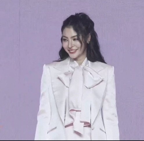 TheSapphicThing's tweet photo. QUEEN                                 KING

FAYE TIMELESS LOVE IN BKK 
#MGIxFaye1stFanMeeting https://t.co/iA0x3YZucZ