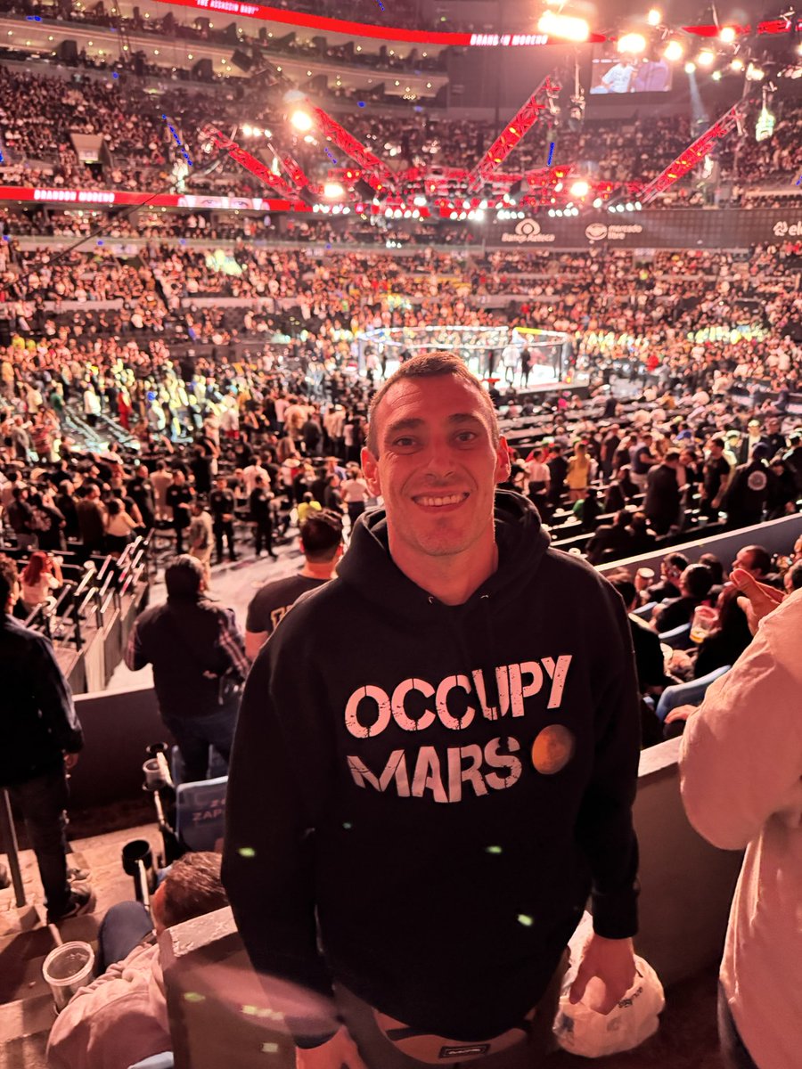 USAGrappling's tweet photo. We had a great time at the @ufc in Mexico City. @elonmusk https://t.co/WmIAsm9jFa