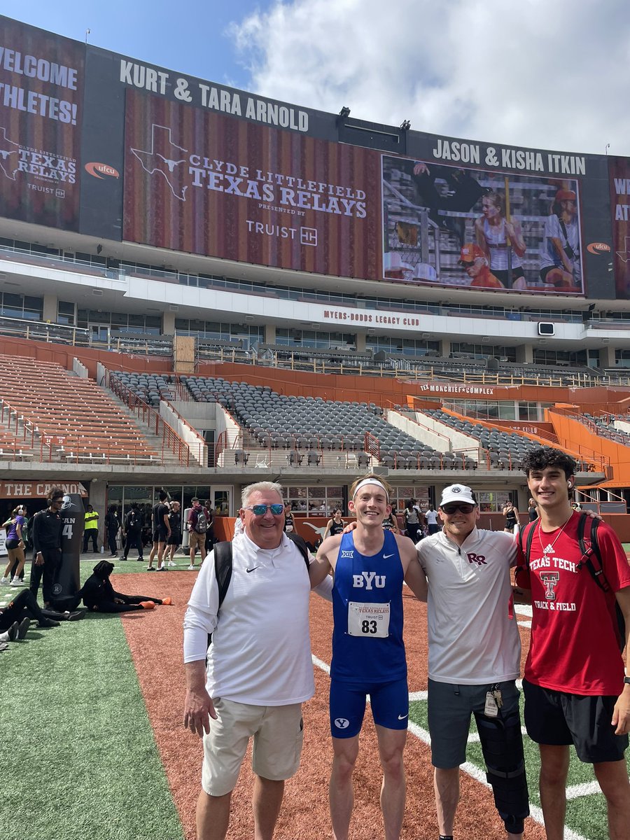 rock_track's tweet image. Hanging out with a couple of former Dragons
