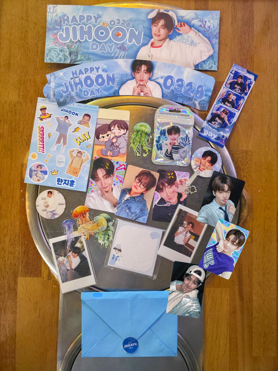 HANJIHOONPICS's tweet photo. 250330β‘
Thank you to all Filo 42s who joined JIHOON's cupsleeve event! We hope you had a wonderful time celebrating with us. πͺΌπ
#HaeppyJIHOONDay
#RhythmAndWaves
#FlowWithJihoon https://t.co/bKg2XuLGaP