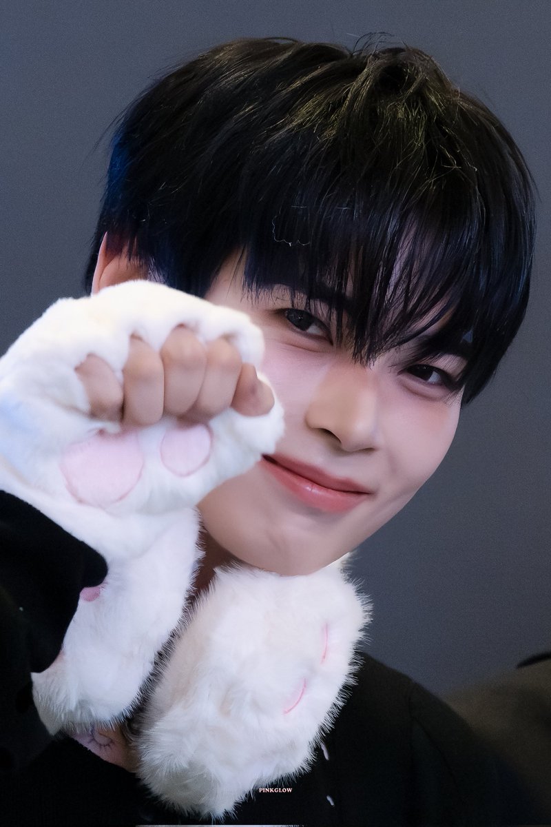 pinkglow0613's tweet photo. 250302 공팬

🐱🐱

#ZEROBASEONE #ZB1 #제로베이스원 #성한빈 #SUNGHANBIN #ソンハンビン https://t.co/Ee9ioAszOV