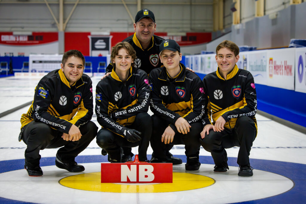 TIME FOR THE U-20 MEN'S GOLD MEDAL BATTLE! 

It's Team MacIsaac (NS2) taking on Team Dalrymple (NB) for the 2025 <a href="/NHAgriculture/">New Holland North America</a> Canadian U-20 Men's Curling Championship title!

Who will hoist the trophy? Tune in to find out ➡️ brnw.ch/21wRFNI

#U20CC2025