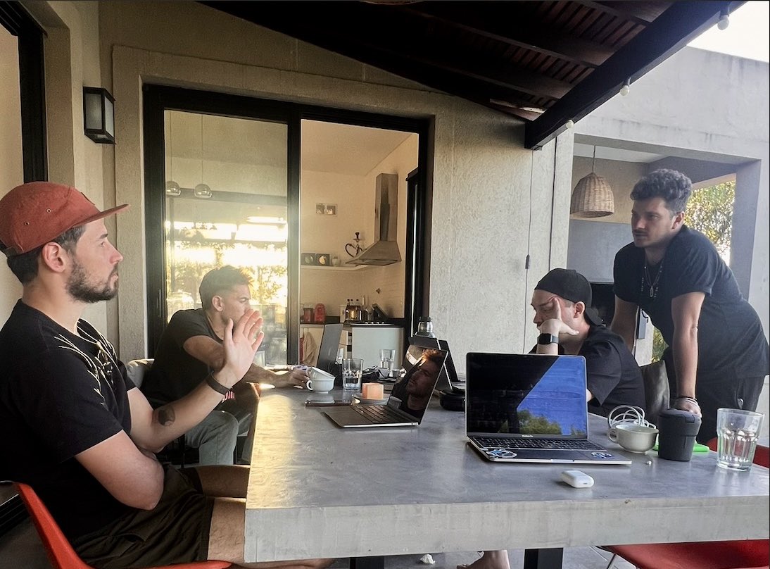 Sunday mornings be like this… 💛

“Every idea starts with a spark, but it’s a bunch of dreamers who fuel the fire”. 

All to bring Blocky to life.