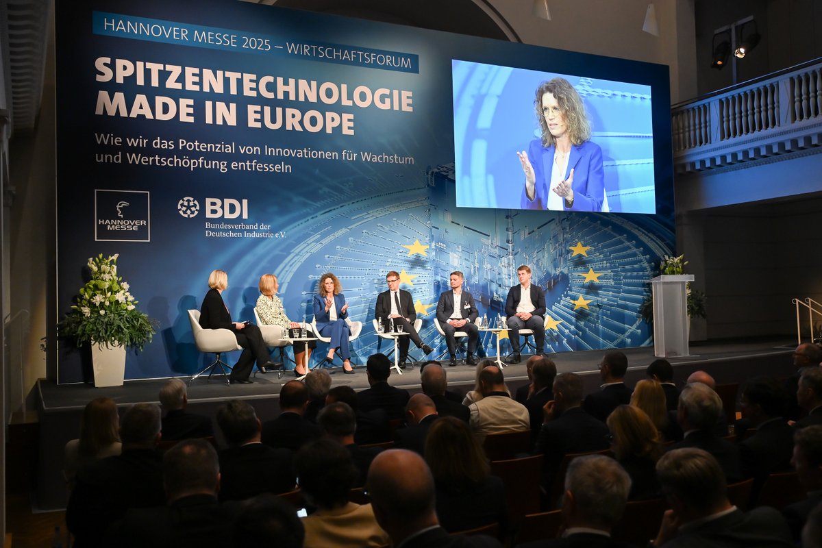 BDI (@der_bdi) on Twitter photo Wie kann die EU #Innovation und #Wettbewerbsfähigkeit stärken? Beim #Wirtschaftsforum der #HM25 debattieren <a href="/andreawechsler/">Dr. Andrea Wechsler</a>, <a href="/MattEcke/">Matthias Ecke 🇪🇺 🌹</a>, <a href="/micha_bloss/">Michael Bloss</a>, <a href="/Timo_IoT/">Timo Gessmann</a> und <a href="/RueckertTanja/">Tanja Rueckert</a>, was es für technologische Souveränität braucht. Wie kann die EU #Innovation und #Wettbewerbsfähigkeit stärken? Beim #Wirtschaftsforum der #HM25 debattieren <a href="/andreawechsler/">Dr. Andrea Wechsler</a>, <a href="/MattEcke/">Matthias Ecke 🇪🇺 🌹</a>, <a href="/micha_bloss/">Michael Bloss</a>, <a href="/Timo_IoT/">Timo Gessmann</a> und <a href="/RueckertTanja/">Tanja Rueckert</a>, was es für technologische Souveränität braucht.