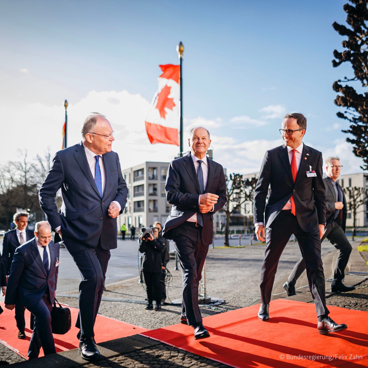 Die US-Regierung macht einen schweren Fehler, wenn sie auf Strafzölle setzt. Wir setzen auf Kooperation.

Die Hannover Messe steht dafür. Und sie hat mit Kanada den idealen Partner – eine stolze, unabhängige Nation und guten Freund. 

Welcome to Germany, dear Canadian friends!