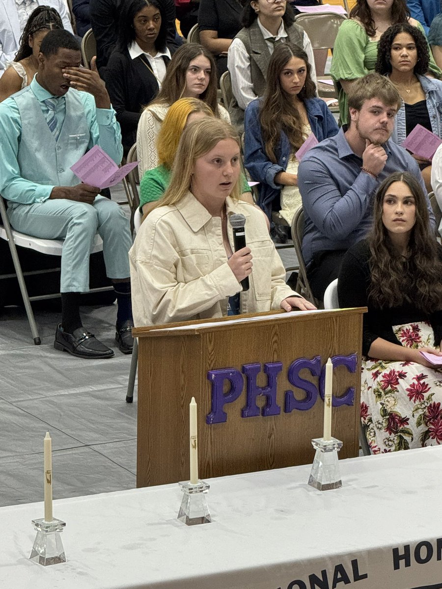 Congratulations to our swimmers who were inducted into the National Honor Society: Morgan Reid, Morgan Resor, Luca D’Errico, Haylee Garrett, and Kadence Fields!
Senior Captain Molly Rowles addressed the new inductees as Secretary of NHS.