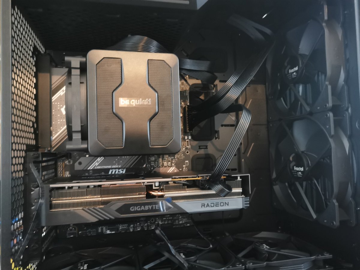 basser500's tweet image. Build my first pc. And I'm proud of it aswell! Been such an adventure to build this beauty and really fits in my new lifestyle. I couldn't be happier atm!