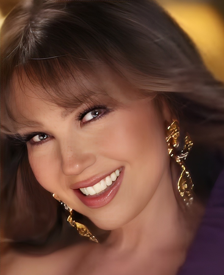 Infonewslatino's tweet photo. Videos de mujeres mexicanas lanzados este 2025 más vistos en YOUTUBE: 

#1. “PRIMOS” @yerimua — 15.3M
#2. “LA CUADRADA” @belindapop — 12.5M 
#3. "NADA ES PARA SIEMPRE" @dannajustdanna — 9.5M
#4. “YO ME LO BUSQUÉ” @thalia — 8.0M https://t.co/v7728tne0c