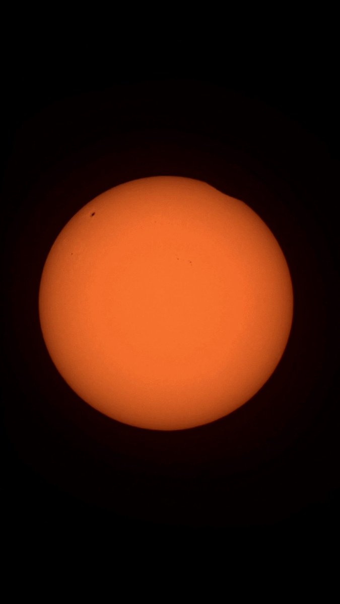 szczurzyk's tweet photo. One shot of Sun eclipse, Kraków 12:50 https://t.co/d5ItPS3841
