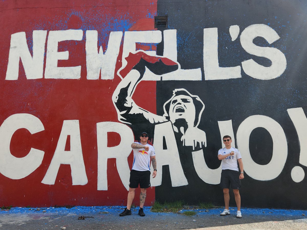 NewellsTickets's tweet image. Olly & Ash enjoying Rosario before the game against Boca.
#messitour #Bielsa #mural #MOT #LEEDS