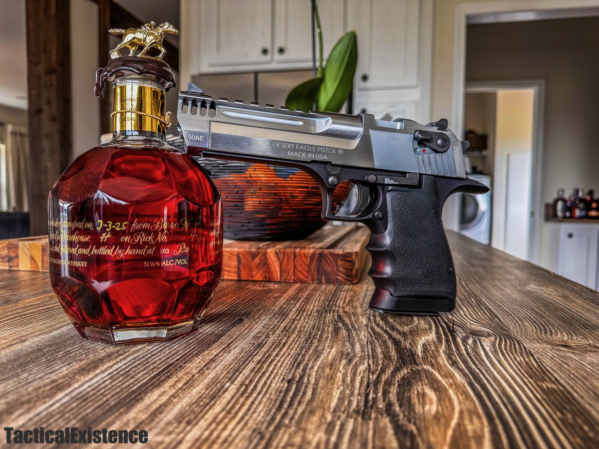 Sunday Gunday! @magnumresearchinc Desert Eagle L5 MK19 50AE @hogueinc @blantons_bourbon @buffalotracedistillery #blantons #blantonsbourbon #magnumresearch #deserteagle #50ae #50cal #gunsmoke #whiskey #guns #gun #pistol #shooting #firearms #firearm #bourbon #hogue