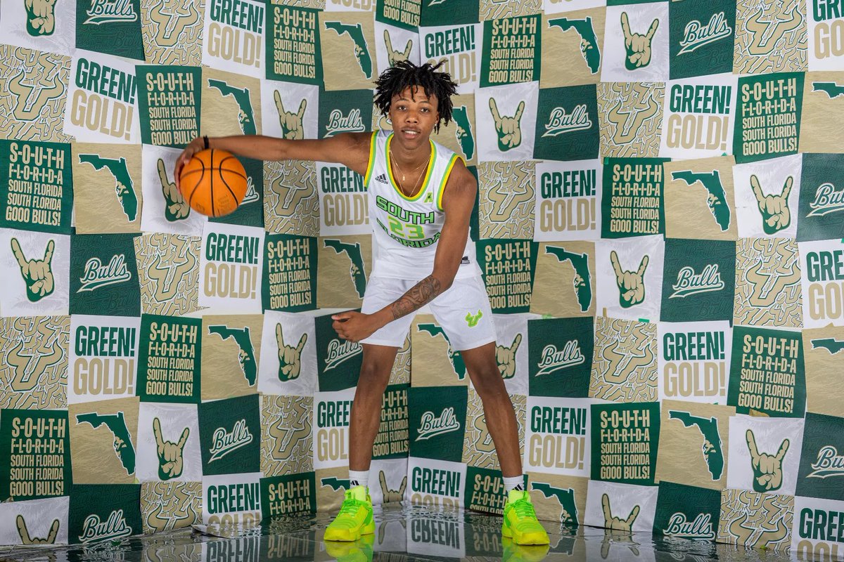South Florida 6'6 freshman guard Kameren Wright tells me that he's entering the transfer portal. 

Averaged 2.7 points &amp; 2.9 rebounds in 7 games.

Former three-star prospect per ESPN. 

Averaged 20.4 points at Olympia HS (FL).
