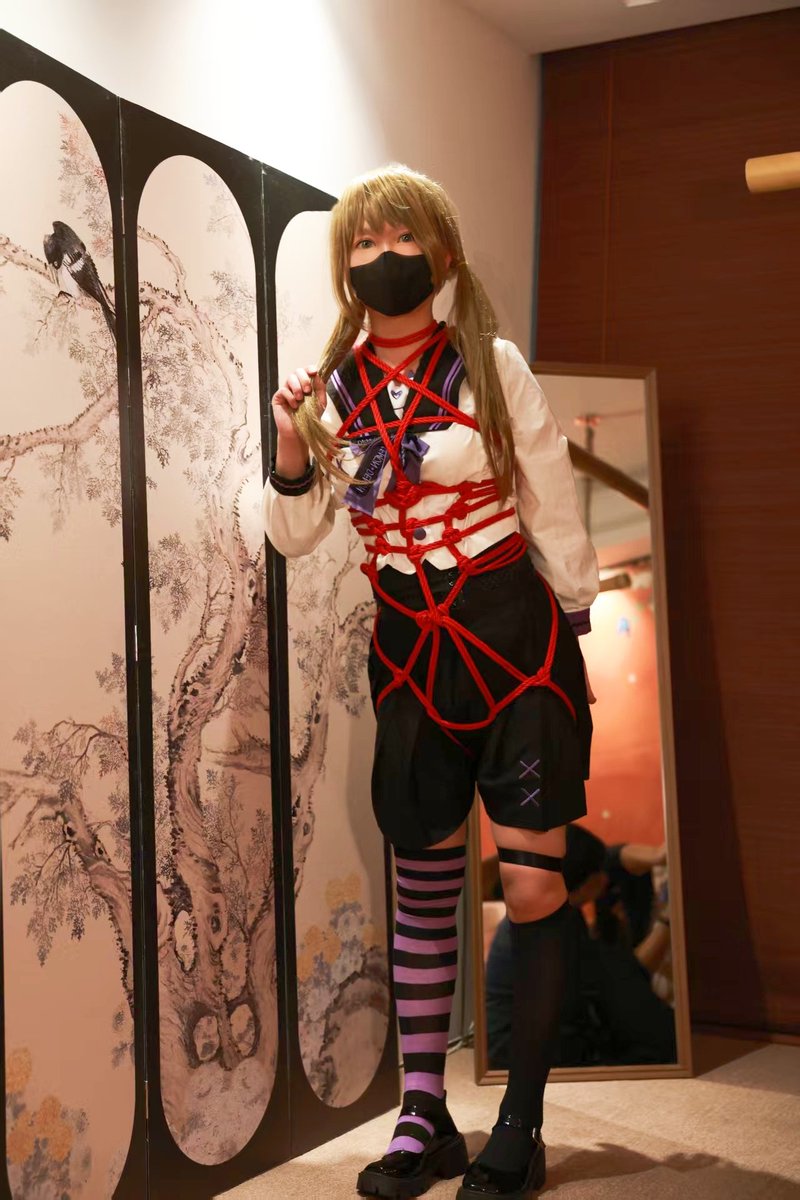 野生小恶魔初遇绳缚乐园，拼尽全力无法战胜，最终沉迷其中～
下次还还还来😋

缚手：<a href="/TNdli/">缘也</a>
小恶魔：我
绳屋：<a href="/XX_Shibari/">绳迹 Studio</a>
#绳缚