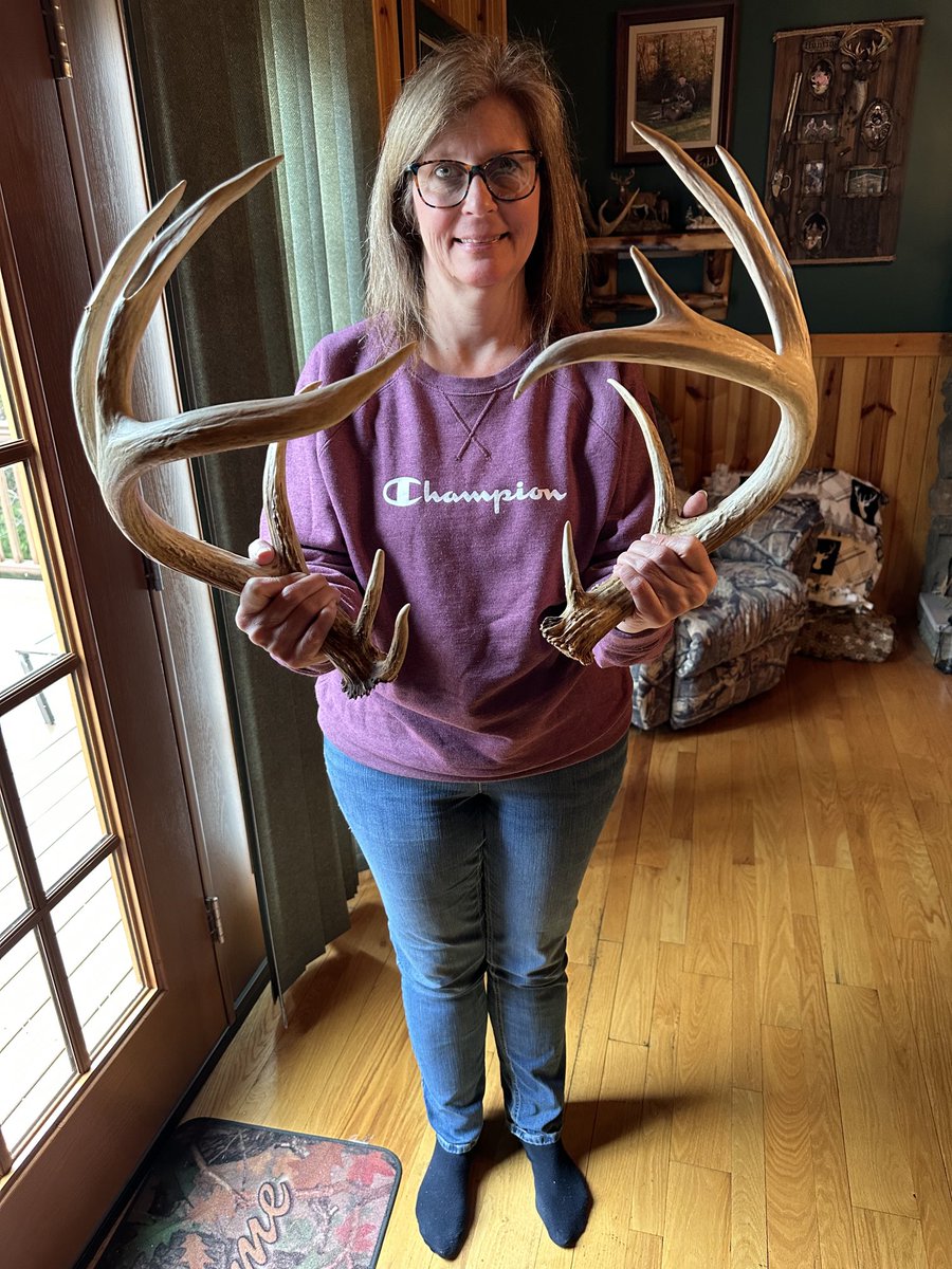 BuckWhisperer_1's tweet photo. My Biggest set of Sheds. I have him in mid 170s with a 20 inch spread. Pennsylvania State Game Lands https://t.co/yQZ2CEIwKx