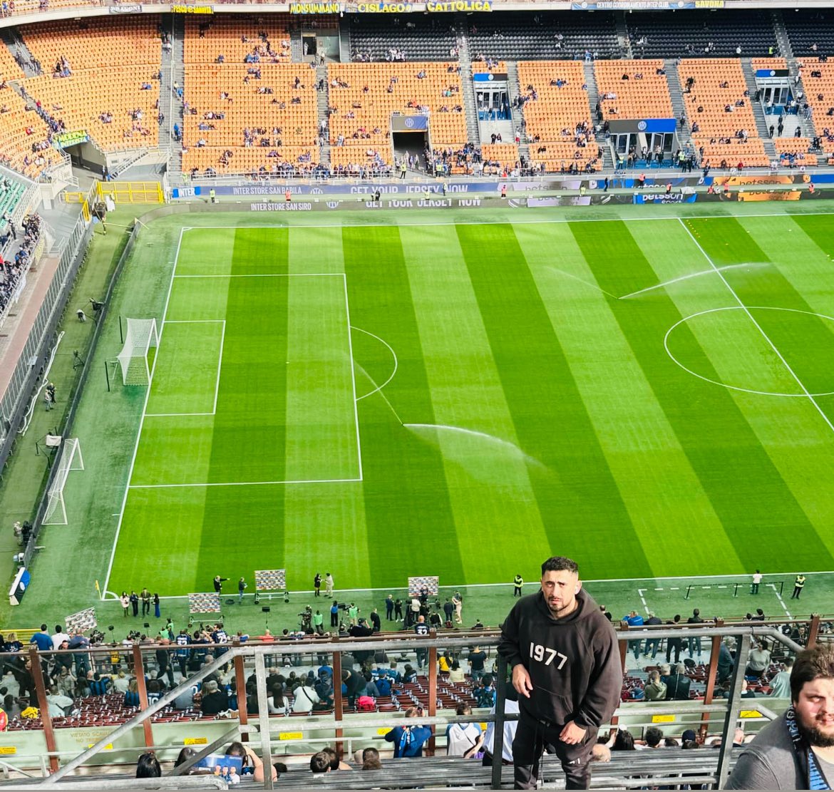 Dennis M tweet media