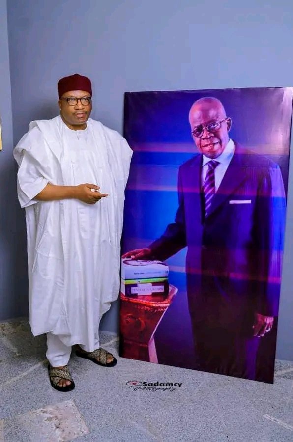 Mai Girma Lt. Gen. Prof <a href="/MYPD2020/">Barade</a> ( Rtd) tsohon Shugaban hafson sojojin Nigeria, kuma tsohon Ministan cikin gida, jagoran yakin neman zaben <a href="/officialABAT/">Bola Ahmed Tinubu</a> da <a href="/KashimSM/">Kashim Shettima</a> 2023.  yana mik'a sak'on barka da Sallah ga dukkan al'ummar musilmin duniya baki daya.

Allah ya kawo babban rabo