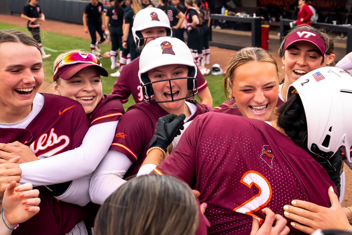 WALK-OFF HOMER FOR THE SERIES SWEEP 💥

#Hokies🥎 | <a href="/corimcmillan_/">Cori McMillan</a>